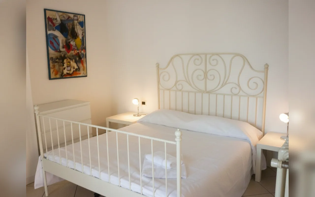 Camera con bagno privato — Appartamenti Serlio 24, Bologna (Emilia-Romagna) (foto 34)